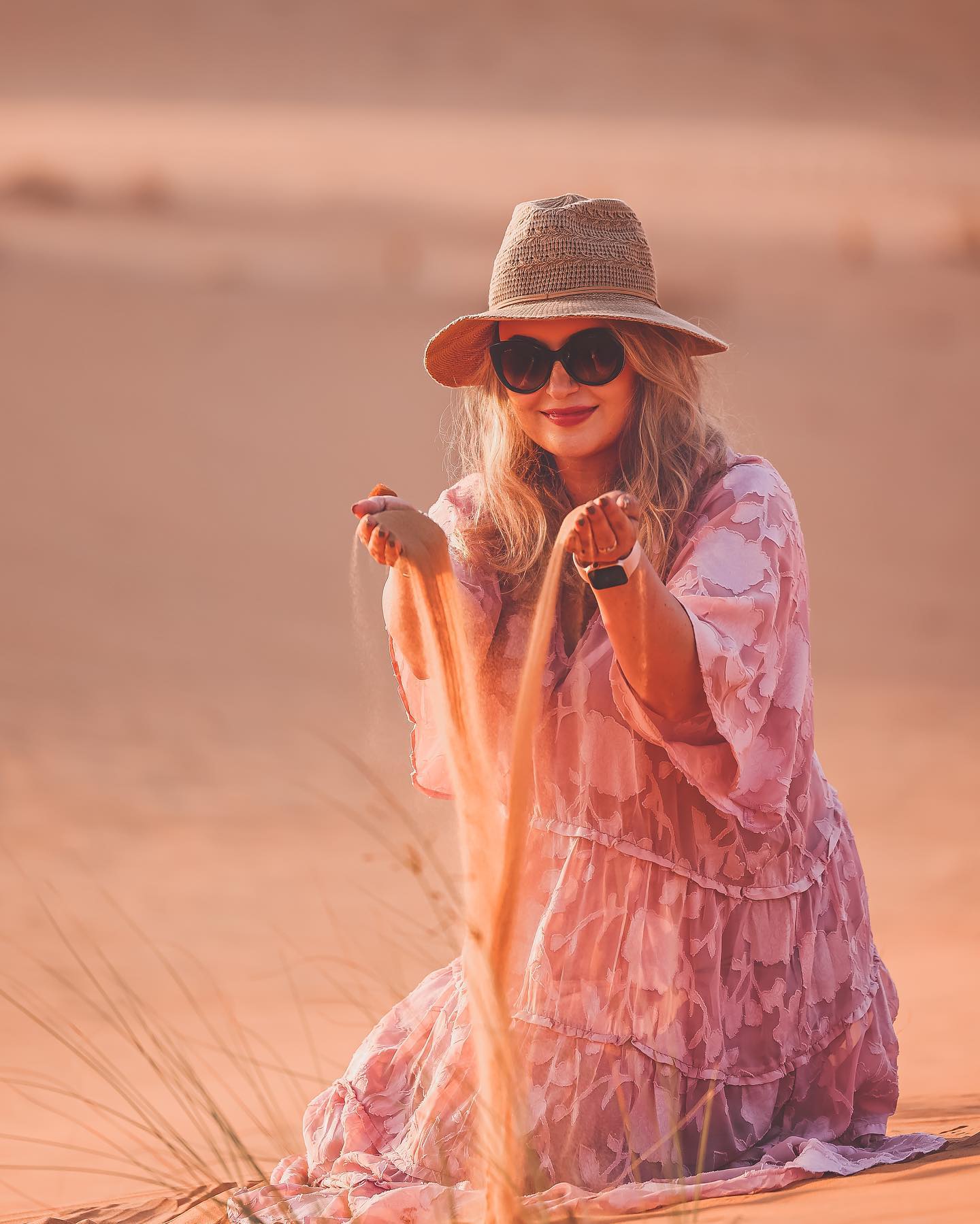 I love this desert 😍🌵 
.
The sand here is different 🌸 more orange…
.
Uwielbiam ta pustynie, kolor piasku tu jest inny, cudowny!!! To moja ulubiona pustynia w Emiratach 😍 wracamy tu regularnie! 
.
.
Wracasz do miejsc ktore lubisz?
.

#anantaraqasralsarab #anantarajourneys #anantarahotels #inabudhabi #abudhabilife #kobietazklasa #kobietazpasja  #zjednoczoneemiratyarabskie #girllikeme #kobiecafotoszkoła #womanbelike #womanpassion #gogogirls #motherhoodstyle #iamamother #motherhoodandme #polishmum #polishgirl #polishwoman #motherhood #bloggerlifephotos #travelphotography  #polskiedziewczyny #instamateczki #matkafotografka #okiemmamy #wearetravelgirls #whatsondubai #polkinaobczyznie #matkablogerka