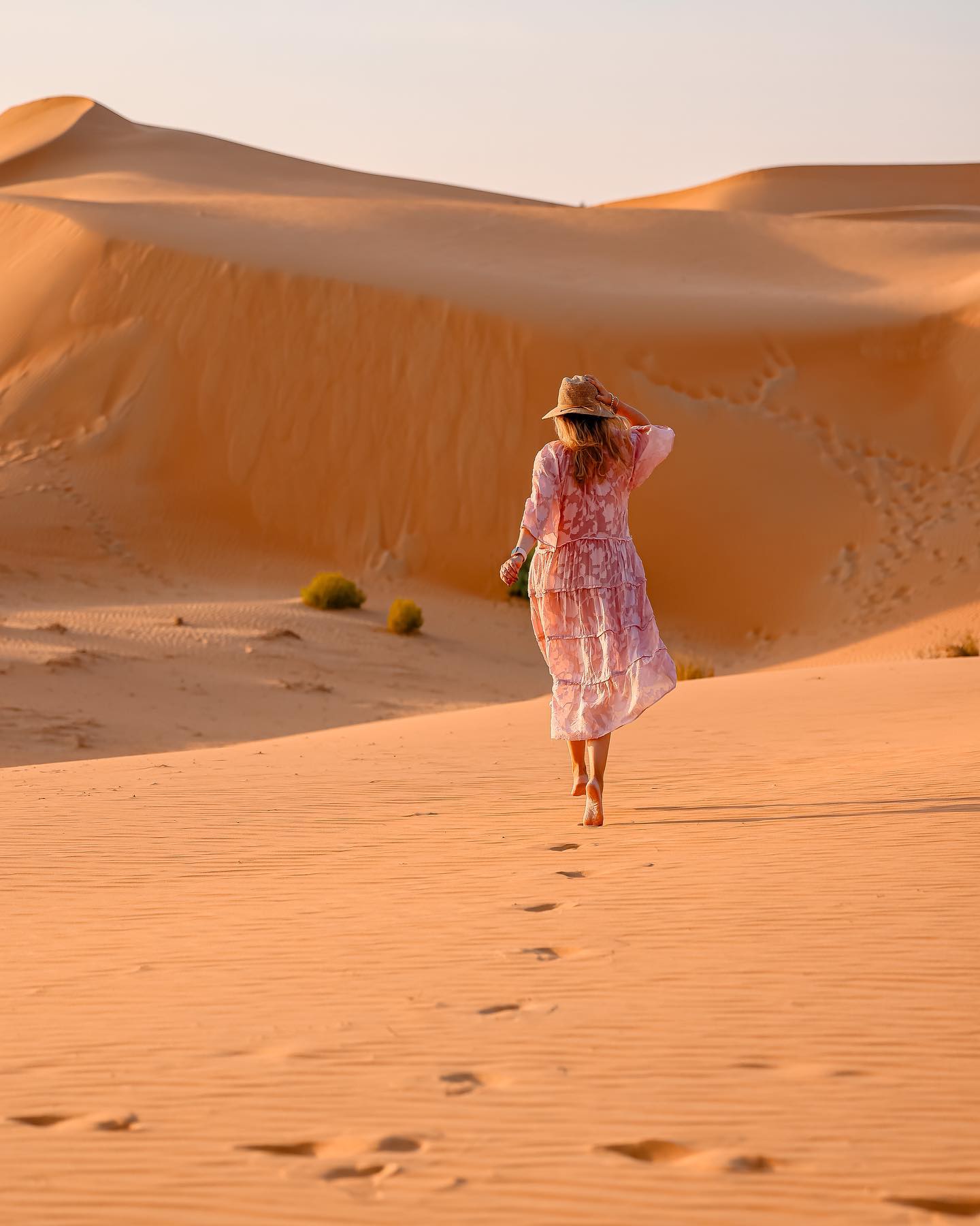Did you know?? 😉

Climbing sand dunes is a task that isn’t easy. Almost every step requires attention and strength due to the instability of the sand. Running in the desert can also be challenging due to the softness of the terrain.

.
.

#anantaraqasralsarab #anantarajourneys #anantarahotels #inabudhabi #abudhabilife #desertlife #desertdunes #emptyquarter  #zjednoczoneemiratyarabskie #girllikeme #kobiecafotoszkoła #womanbelike #gogogirls #bloggerlifephotos #travelphotography #matkafotografka #getlostwithwizz #wearetravelgirls #polkinaobczyznie #matkablogerka #kingarashwanphotography